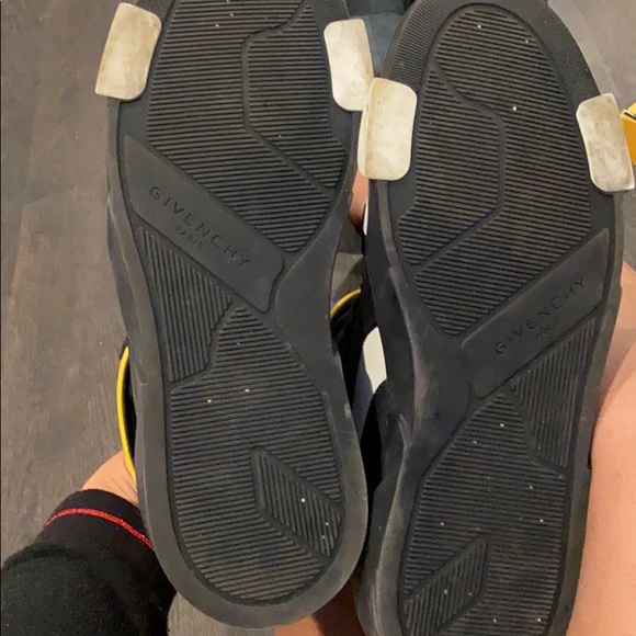 Givenchys - Picture 3 of 3